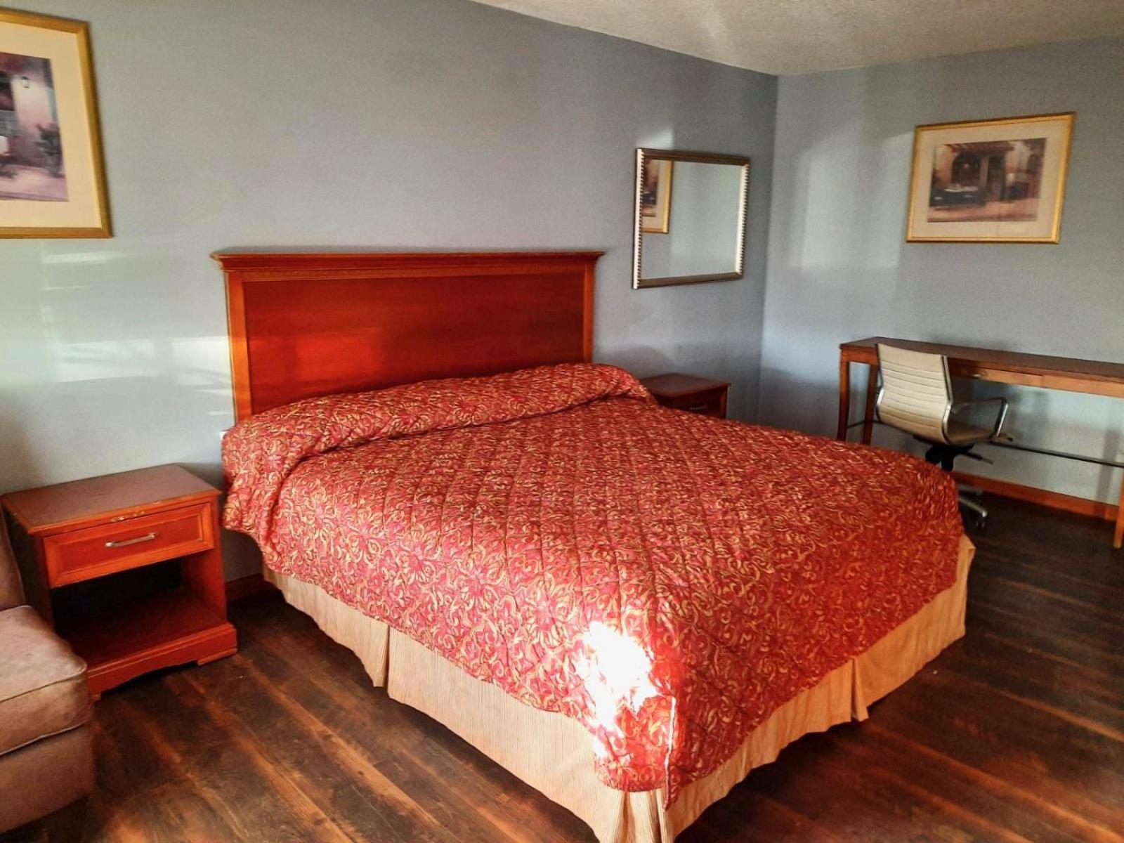 Hiway Inn Express Елк Сити Екстериор снимка